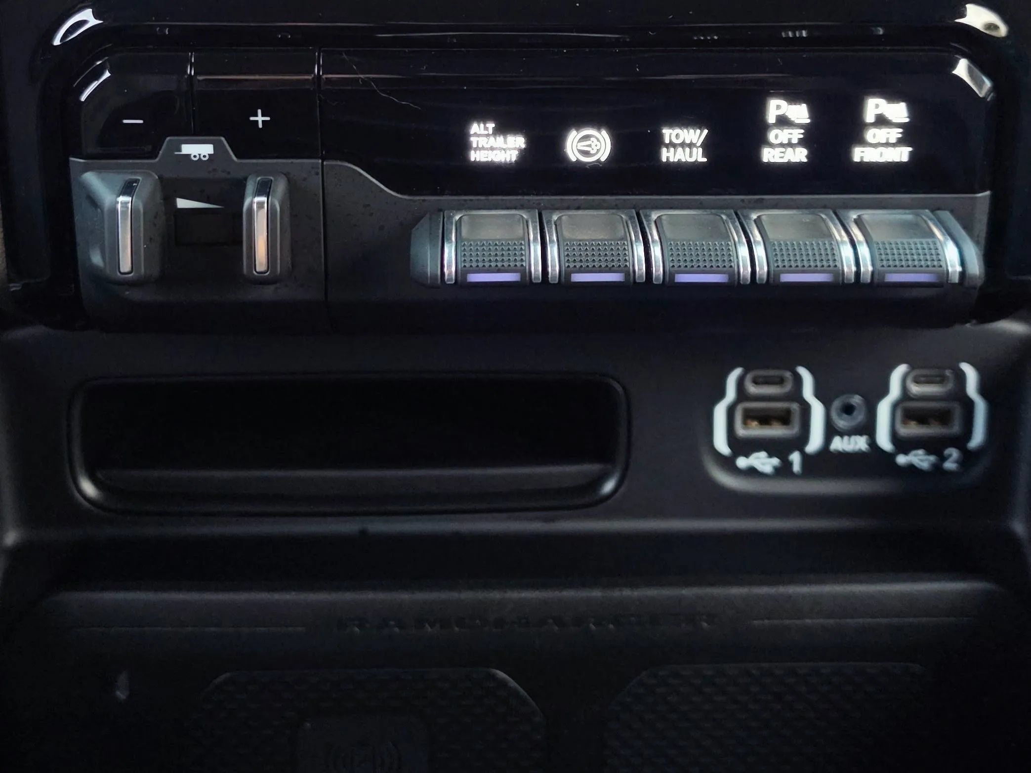 Used 2024 RAM 2500 Laramie AWD/4WD image 28