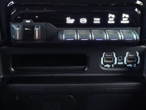 Used 2024 RAM 2500 Laramie AWD/4WD image 28
