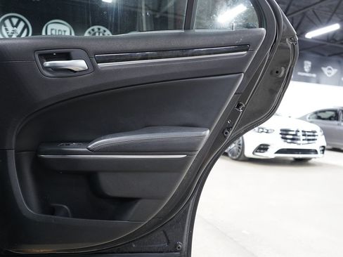 Used 2017 Chrysler 300 C RWD image 18