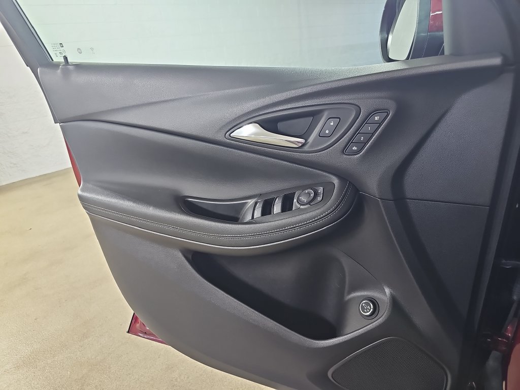 Used 2022 Buick Encore GX Essence w/ Experience Buick Package AWD/4WD image 33