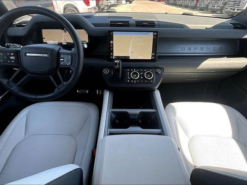 Used 2025 Land Rover Defender 130 V8 AWD/4WD image 15