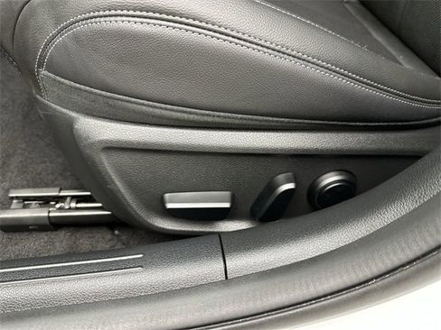 Used 2023 Genesis G70 2.0T image 12