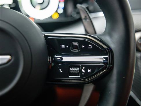 Used 2025 Aston Martin V8 Vantage Coupe image 22