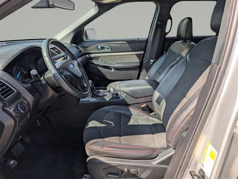 Used 2018 Ford Explorer XLT w/ Equipment Group 202A image 18