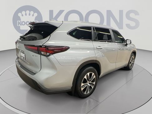 Used 2025 Toyota Highlander XLE AWD/4WD image 4