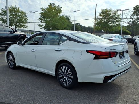 Used 2023 Nissan Altima 2.5 SV w/ SV Premium Package AWD/4WD image 9