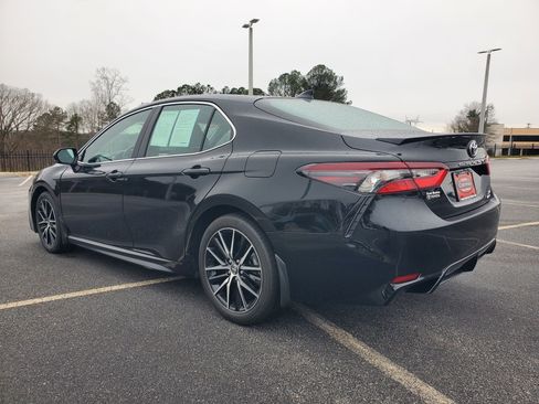 Used 2024 Toyota Camry SE image 4