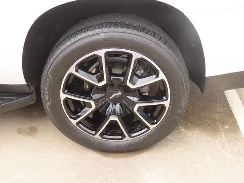 Used 2023 Chevrolet Suburban RST w/ Luxury Package RWD image 11