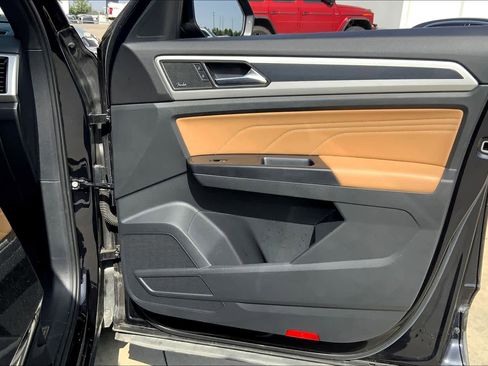 Used 2021 Volkswagen Atlas Cross Sport SEL Premium image 21