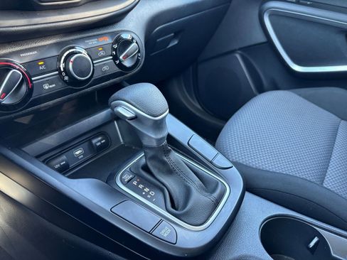 Used 2025 Kia Soul LX w/ LX Technology Package FWD image 39
