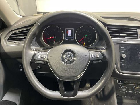 Used 2020 Volkswagen Tiguan SE w/ Panoramic Sunroof Package AWD/4WD image 15
