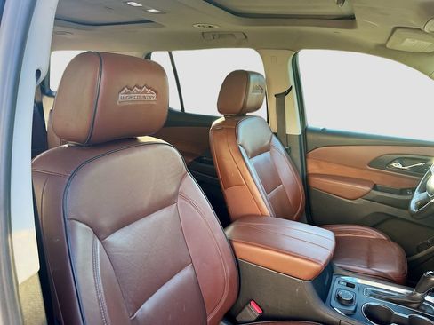 Used 2018 Chevrolet Traverse High Country w/ LPO, Cargo Package AWD/4WD image 31