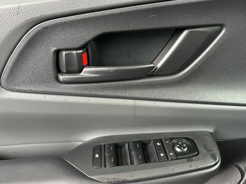 Used 2024 Toyota Prius LE image 11