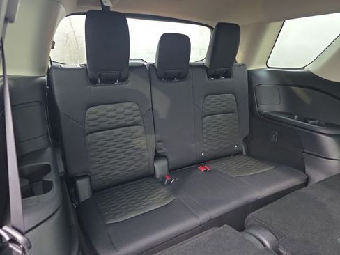 Used 2025 Nissan Pathfinder S image 9