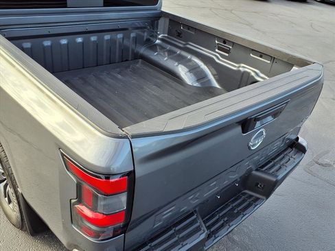 Used 2025 Nissan Frontier SV image 27