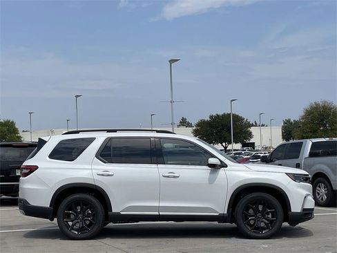 New 2025 Honda Pilot Touring image 3