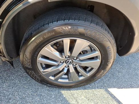 Used 2025 Nissan Pathfinder SV image 5