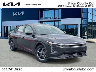 New 2025 Kia K4 LXS