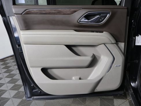 Used 2021 Chevrolet Suburban Z71 w/ Z71 Off-Road Package image 28