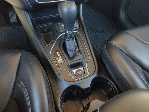 Used 2020 Jeep Cherokee Latitude Plus image 26