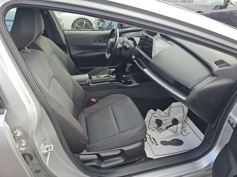 Used 2023 Toyota Prius LE FWD image 9