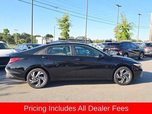 Used 2025 Hyundai Elantra Sport FWD image 2