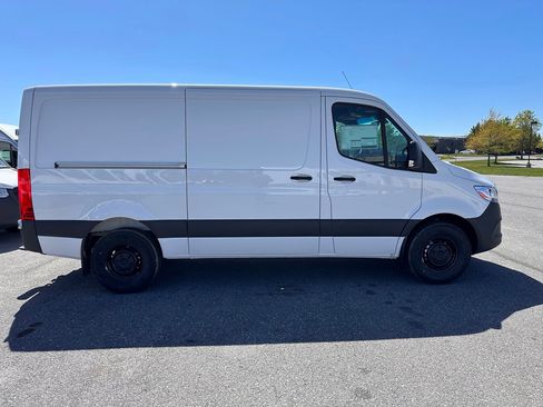 Used 2025 Mercedes-Benz Sprinter 2500 image 3