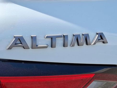 Used 2025 Nissan Altima 2.5 SV FWD image 30