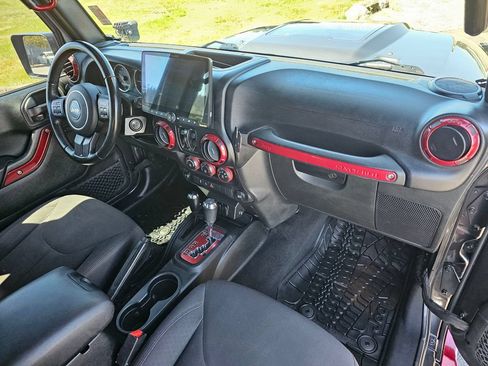 Used 2018 Jeep Wrangler Unlimited Sport S AWD/4WD image 11