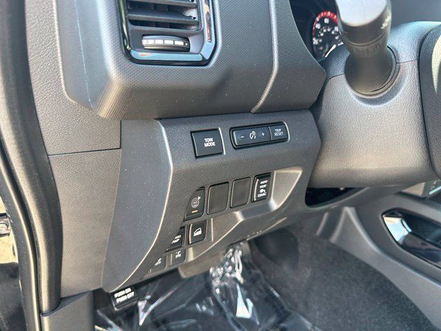 Used 2022 Nissan Frontier PRO-4X w/ Pro-4X Premium Package AWD/4WD image 18