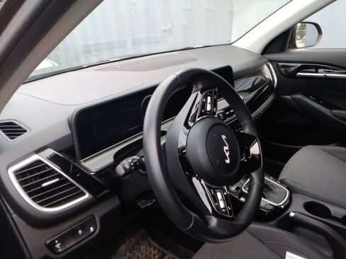 Used 2024 Kia Seltos S AWD/4WD image 2