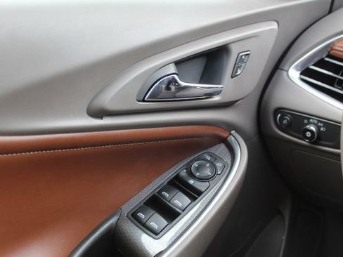Used 2017 Chevrolet Malibu Hybrid w/ Leather Package FWD image 21