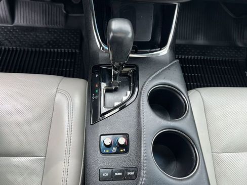 Used 2018 Toyota Avalon Limited w/ All Weather Liner Package FWD image 30