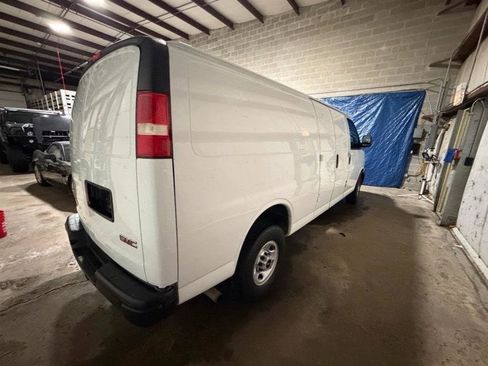 Used 2018 GMC Savana 3500 Extended w/ Driver Convenience Package image 10