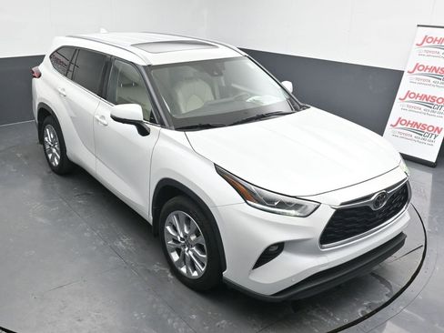 Used 2022 Toyota Highlander Limited image 30