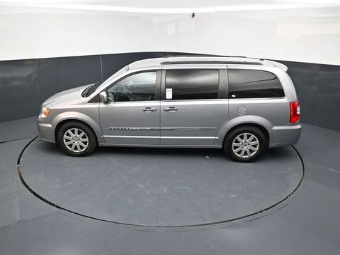 Used 2016 Chrysler Town & Country Touring w/ Driver Convenience Group FWD image 35