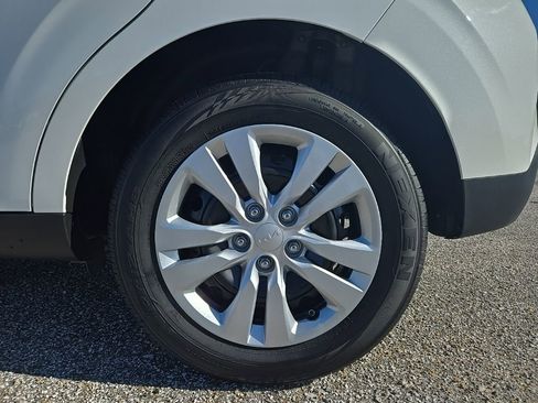 Used 2025 Kia Soul LX image 27