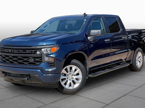 Used 2022 Chevrolet Silverado 1500 Custom w/ LPO, Dark Essentials Package AWD/4WD image 2