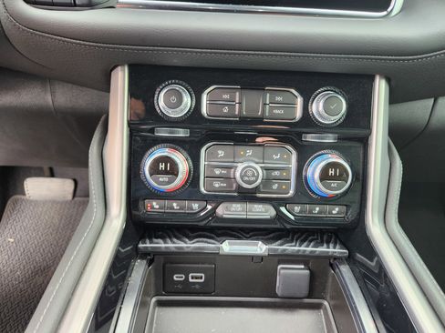 Used 2024 GMC Yukon Denali w/ Advanced Technology Package image 27