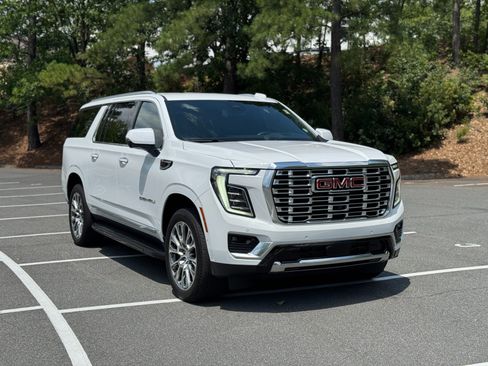 Used 2025 GMC Yukon XL Denali AWD/4WD image 16
