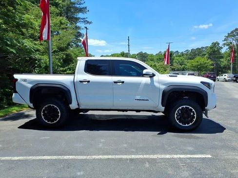 Used 2026 Toyota Tacoma TRD Off-Road AWD/4WD image 3