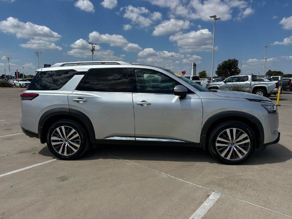 Used 2022 Nissan Pathfinder Platinum w/ Cargo Package FWD image 2