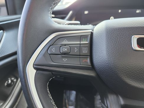 Used 2023 Jeep Grand Cherokee Laredo image 36