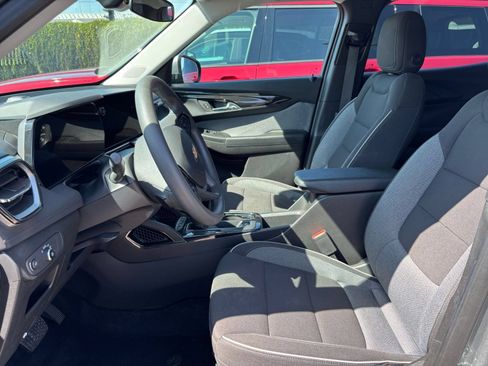 Used 2025 Chevrolet TrailBlazer LT FWD image 25