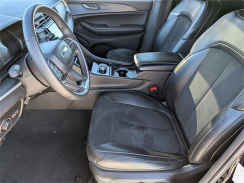 Certified 2024 Jeep Grand Cherokee Altitude image 11