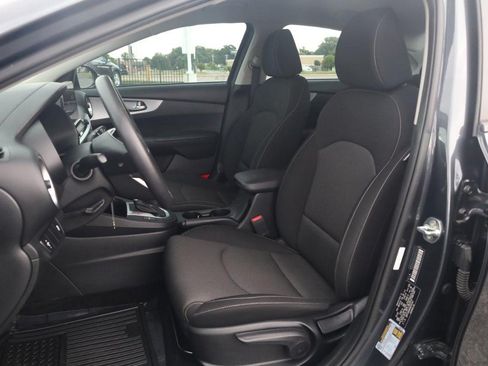 Used 2022 Kia Forte LXS FWD image 17