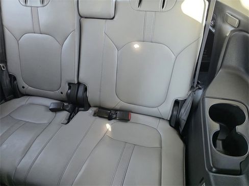 Used 2025 Honda Pilot Touring image 22