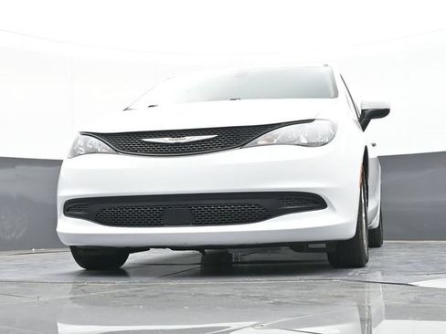 Used 2022 Chrysler Voyager LX FWD image 54