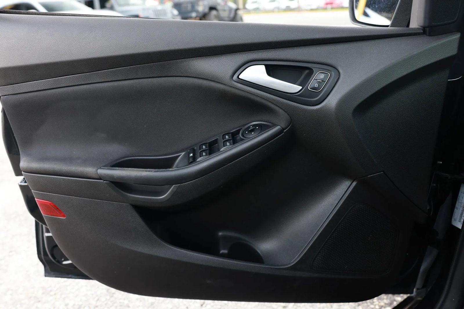 Used 2015 Ford Focus SE w/ SE Sport Package FWD image 41