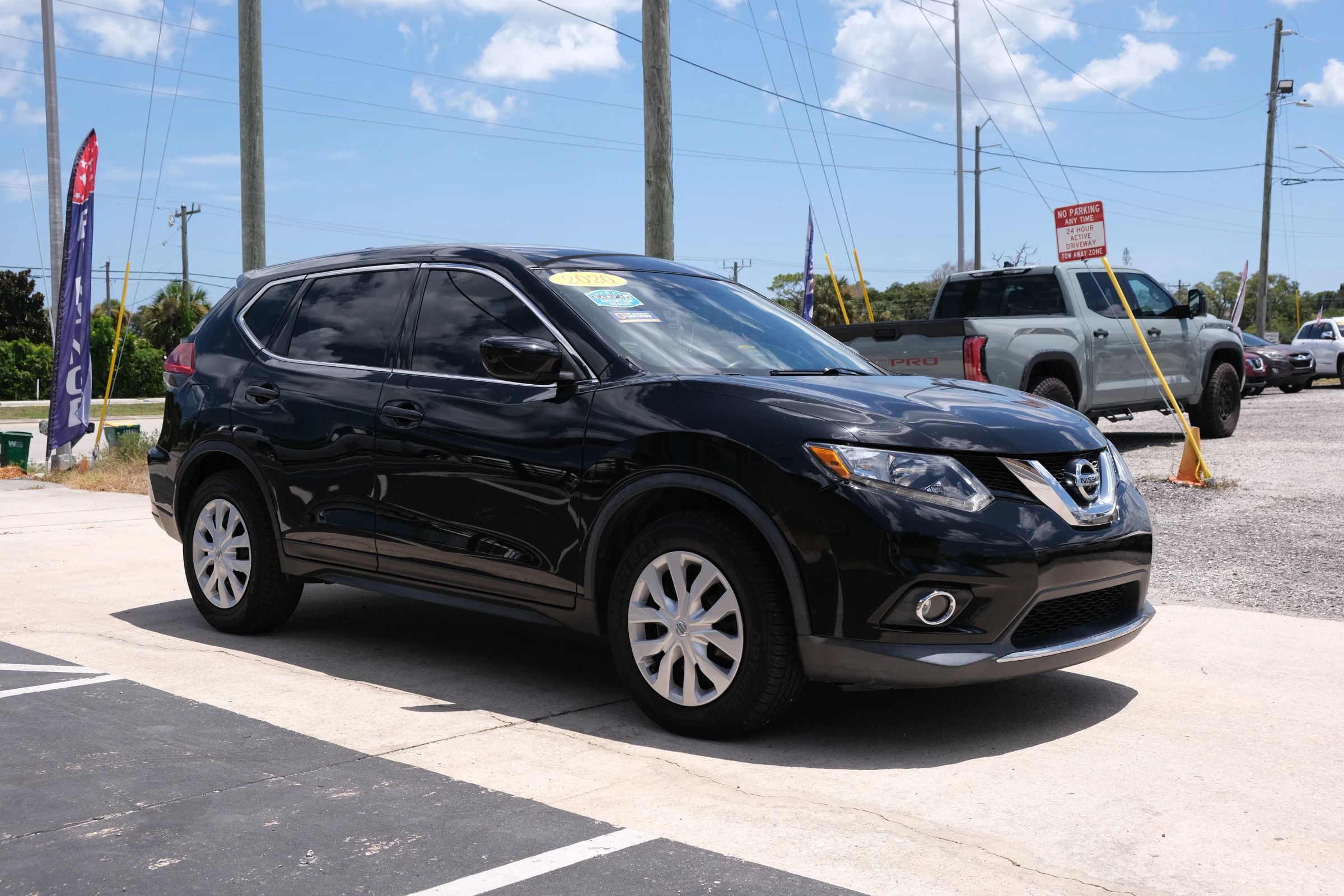 Used 2020 Nissan Rogue S FWD image 3